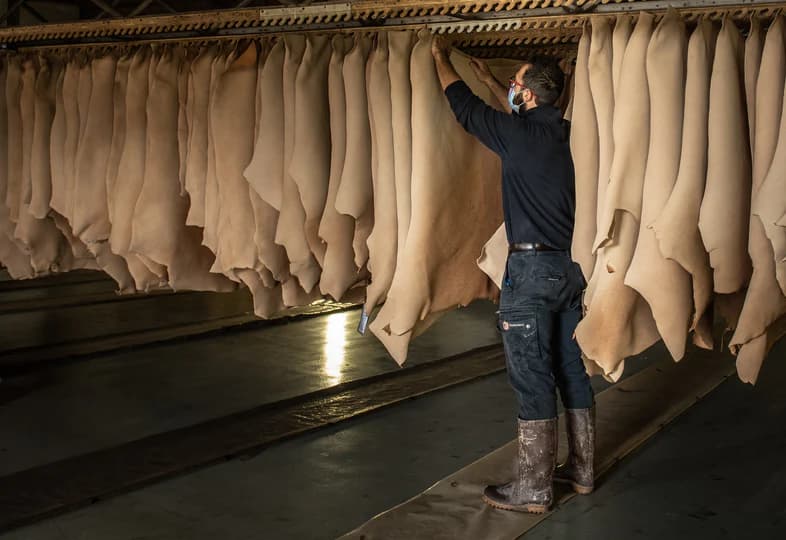 pourquoi-le-cuir-est-un-choix-de-predilection-pour-les-produits-de-luxe-et-comment-reconnaitre-la-veritable-qualite