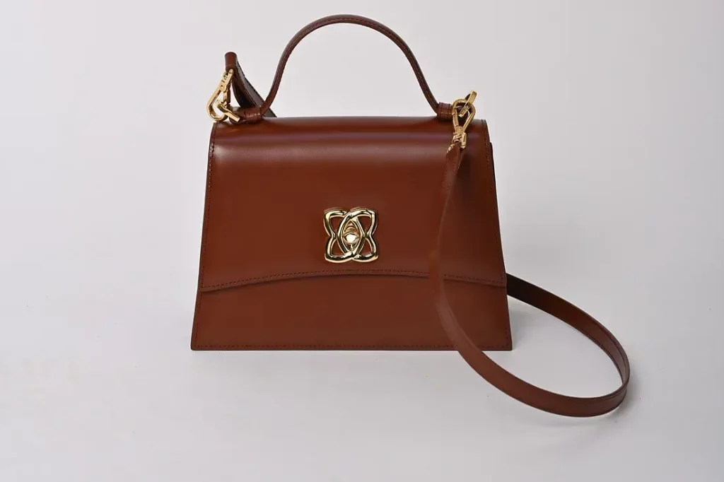 Von baer city business leather laptop bag brown on the table in the president suite slider